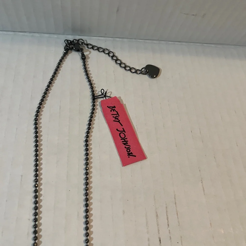 Betsey Johnson Necklace. NWT. - Picture 4 of 4